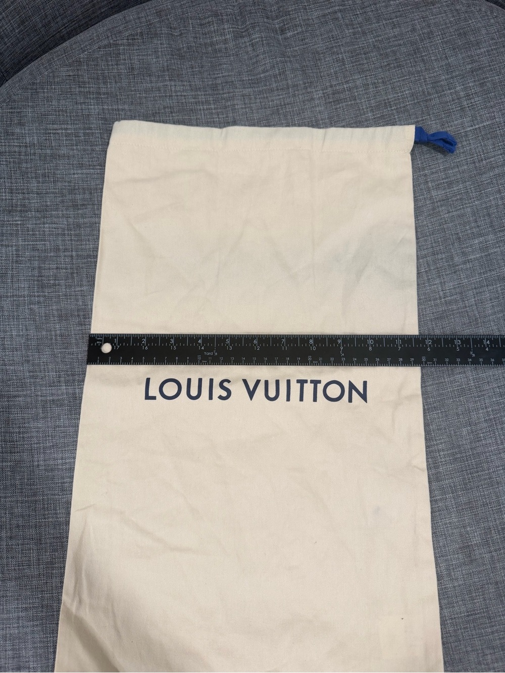 Louis Vuitton Cream Dust Bag with Navy Logo and Blue Drawstring - Picture 5 of 9